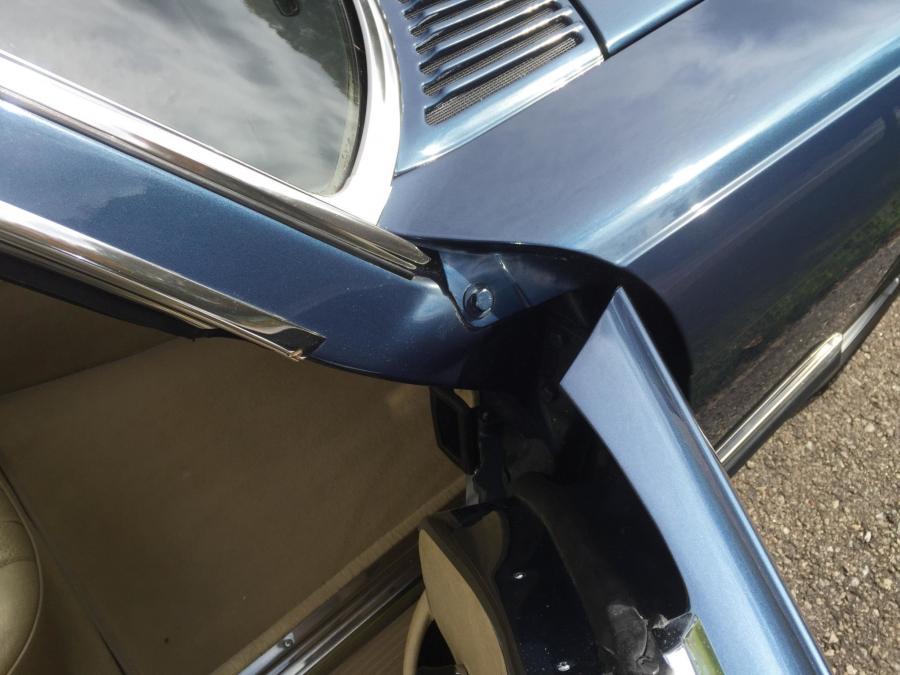 Детали экстерьера Mercedes-Benz 280 SL (R107) 1983 года  (EU) (фото 85 из 120)